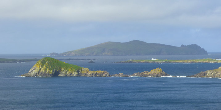 Dunbeg Fort ruins with dramatic ocean and cliff landscapes near the village of Ventry in County Kerry, Ireland.