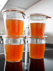 Knochenbrühe, eingekocht