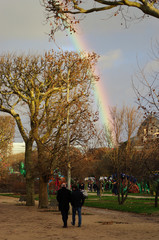 Arc-en-ciel au-dessus du jardin des plantes