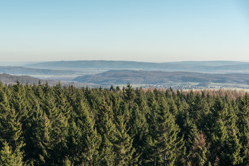 Blick vom Poppenbergturm-Südharz bei Ilfeld-in der Ferne das Kyfhäusergebirge - links am Horizont das Kyfhäuserdenkmal
