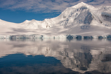 Obraz na płótnie Canvas coast of Antarctic Peninsula