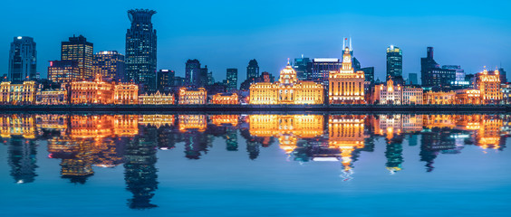 Fototapeta na wymiar Night View of Bund Architecture in Shanghai..