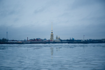 Fototapeta na wymiar view of the frozen river from the bridge