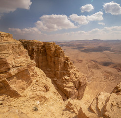 Fototapeta na wymiar Sandstone Cliffs at the Ramon Crater