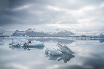 icebergs in jokulsarlon lagoon iceland