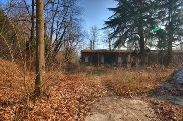 Alte zerfallene Fabrik