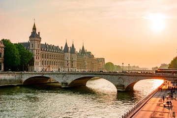 Fototapeta na wymiar Sunset over Seine river and Conciergerie palace, Paris, France