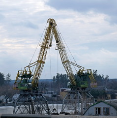 Fototapeta na wymiar River at work cranes in winter