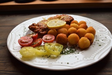 Wiener schnitzel with potato croquettes and lemon freshened