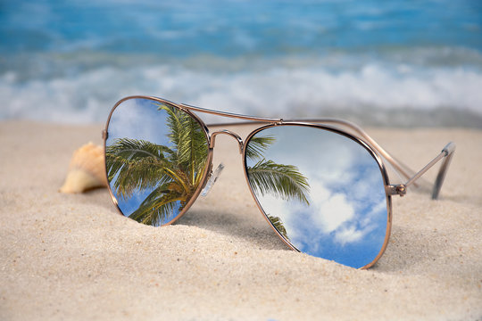 Sunglasses Beach Images – Browse 447,464 Stock Photos, Vectors, and Video |  Adobe Stock