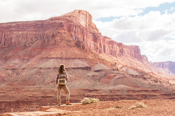 Woman travels to America on the Colorado river observation deck