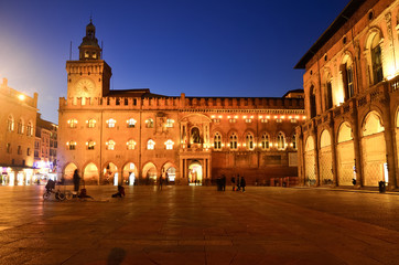 Obraz premium Romantic view of old historical medieval buildings with tower in the downtown city center