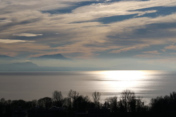 Fototapeta premium Lac Léman avec nuages pastel