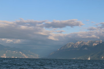 Montagne vue du lac