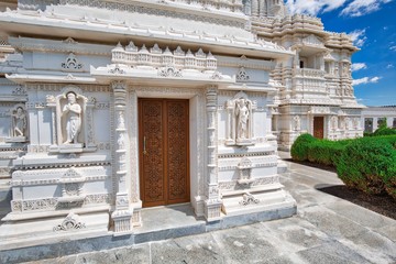 Obraz premium BAPS Shri Swaminarayan Mandir Hindu Temple in Toronto