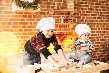 Children are cooked and played with flour and dough in the kitchen