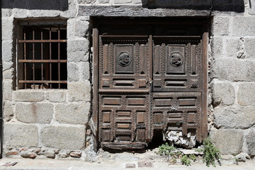 Puerta Castellana - Spanish Door