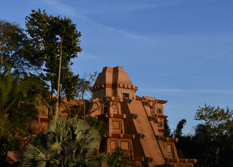 Fototapeta na wymiar mexican temple style building