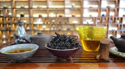 Dry Black and Green Loose Leaf Tea