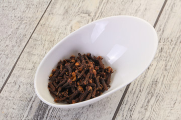 Dry clove seeds