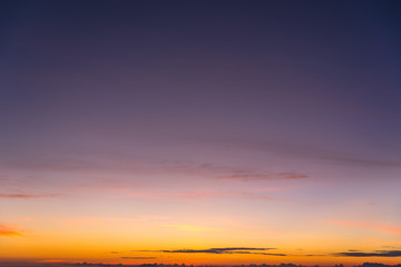 Obraz premium Sky gradient from blue to orange sunset