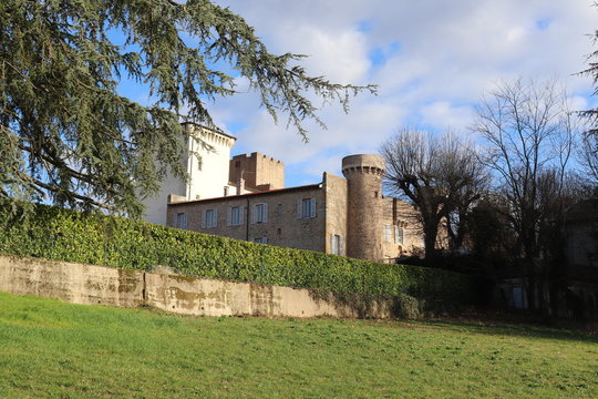 VILLAGE DE CHARLY - RHONE - CHATEAU