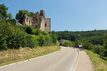 Fototapeta na wymiar Blick auf den Landeck Ruinen