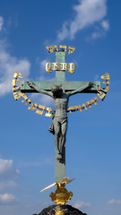 Statue du Christ sur le pont Charles à Prague