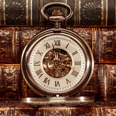Fototapeta na wymiar Close up on vintage clock