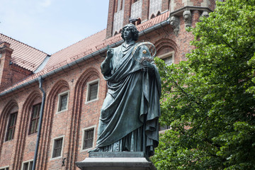 Monument to Mikolaj Kopernik (Nicolaus Copernicus) on the market square in Torun, Poland - obrazy, fototapety, plakaty