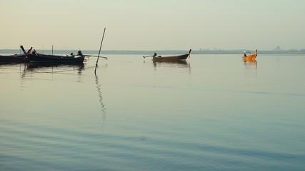 Fototapeta na wymiar fishing boat on the lake