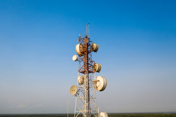 Obraz premium Aerial view of telecom antennas telecommunications towers. Microwave antenna in bright blue sky