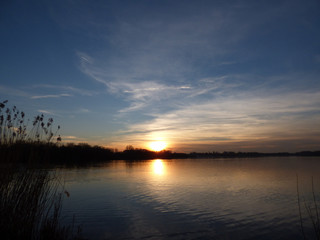Fototapeta na wymiar Natural Sunset Sunrise Over lake / water