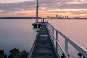 Obraz premium molo o wschodzie słońca