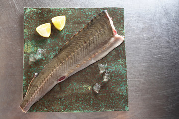 Ryba. Świeży  filet z jesiotra. © foodandcook