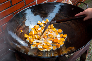 Chinese religious beliefs, devout believers prepare sacrifices for ceremonies, dry fried beans