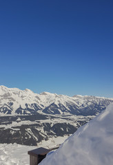Fototapeta na wymiar Schneebedeckte Berglandschaft im Skigebiet Kaprun Österreichischen Alpen