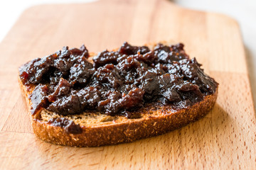 Organic Apple Molasses / Raw Fruit Paste Jam with Bread.