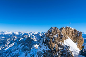 Zugspitze - Herrlicher Blick auf den Zugspitzgipfel und das Alpenpanorama