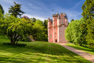 Craigievar castle in Scotland © Jaroslav Moravcik