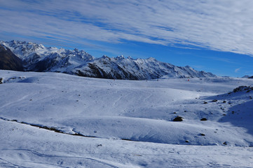 Fototapeta na wymiar Swiss alps: Panoramic view of Parsenn peak snow mountains above Davos