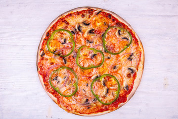 Paprika, mushrooms and tomatoes pizza