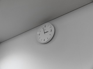 3時前の壁時計