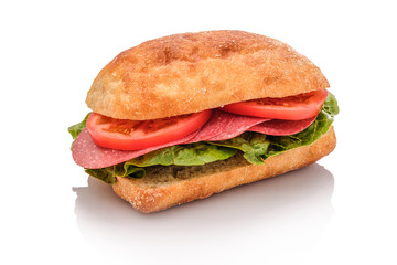 Belegtes Brötchen Ciabatta Sandwich mit Salami und Tomaten