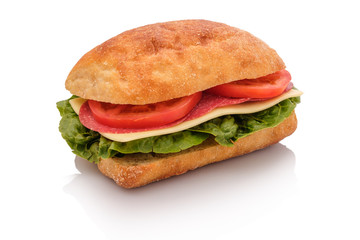 Belegtes Brötchen mit Käse Salami und Tomate