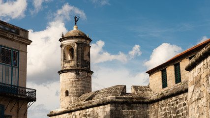 Fototapeta na wymiar tower with landmark of havana, La Giraldilla