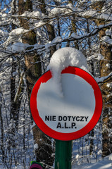 closed to all vehicles sign
