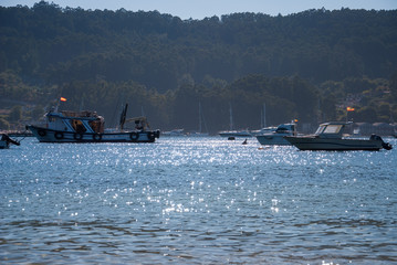 Barcos en un mar de plata
