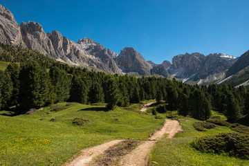 Fototapeta na wymiar Gardena valley panorama view