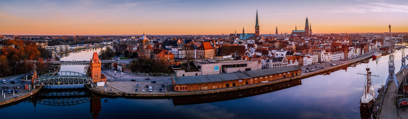 Lübeck Panorama im Sonnenuntergang